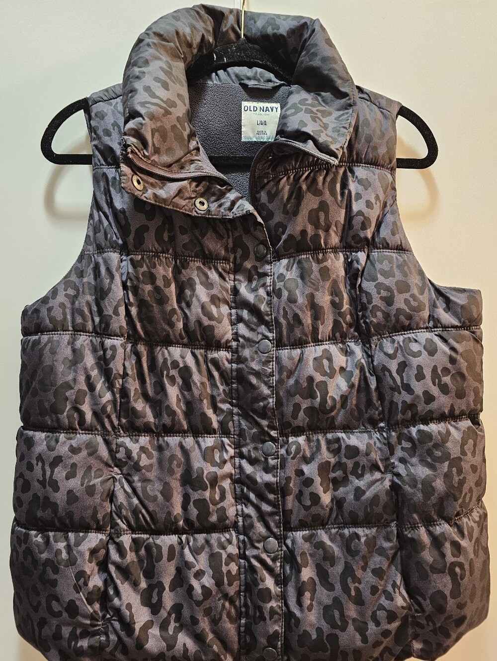 Old Navy Quilted Puffer Vest in Charcoal Leopard